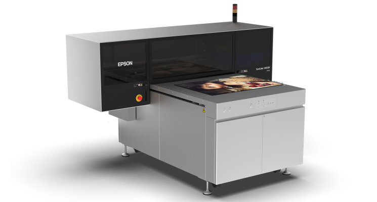 Epson stellt neuen UV-Flachbettdrucker SureColor SC-V4000 vor - Epson SureColor SC-V4000 – Neuer UV-Flachbettdrucker im A1-Format